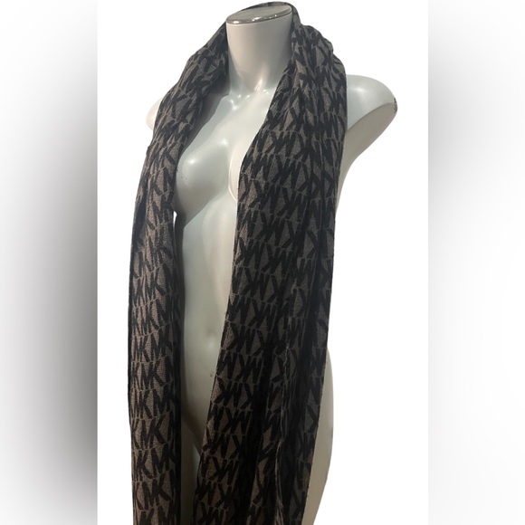 Michael kors logo”MK” blank and gray large scarf - Picture 11 of 12